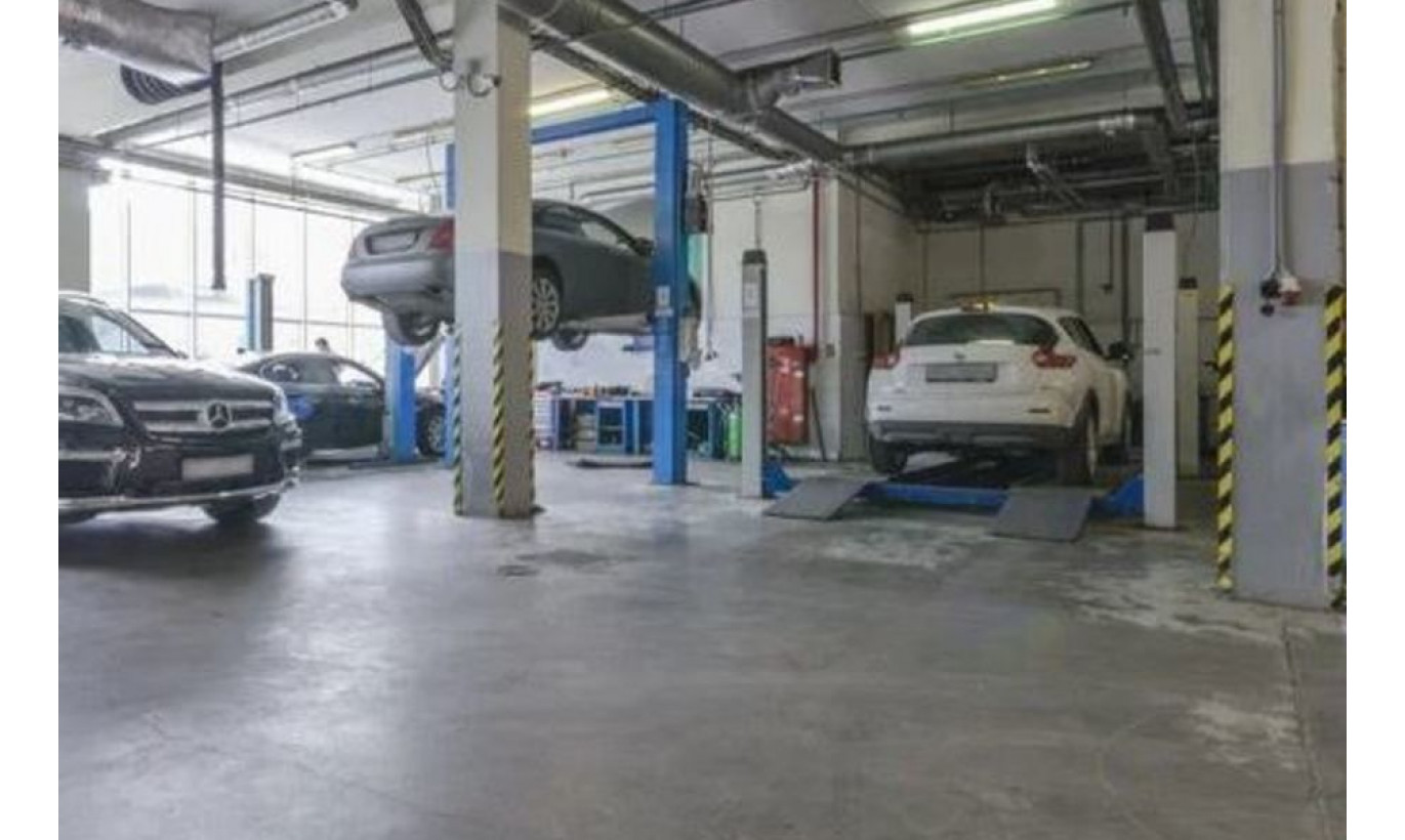 Автосервис с новым оборудованием на юге, грузовой подъёмник